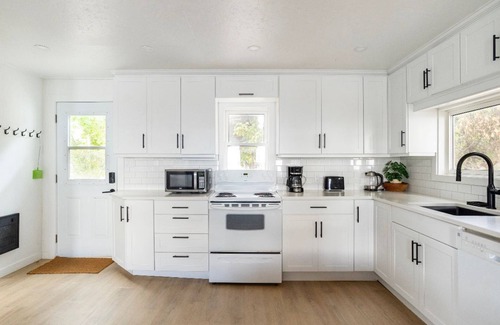 Long Point Cottage | Long Point - Modern Waterfront Beach House - Just renovated!