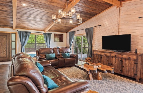 Maggie Valley House | Long Range VIEWS AT 5100 FT! High-Speed Wifi, Pool Table, Large Covered Porch!