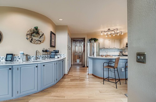 Genesse North Central Condo | Long-Term Stay in Golden