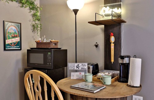 Bridgewater Apartment | Long Trail Suite | 10 Mins to Mountains | A/C