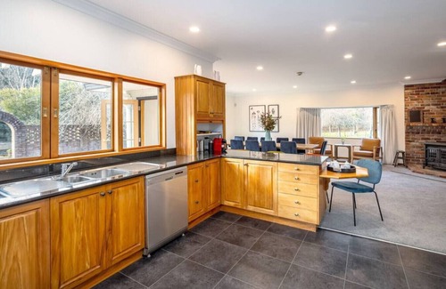 Solway Villa | Longbush Estate, Gladstone