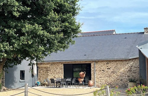 Locmaria-Grand-Champ House | Longere with character, 10 minutes from Vannes, heated semi-covered swimming pool.