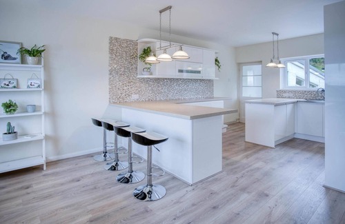 Pembroke Dock House | Longview - 4 Bedroom Holiday Home - Pembroke Dock