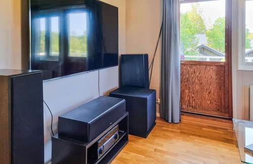 Grabo House | Look forward to sunset watching in bubbling hot tub overlooking horse pastures near lake