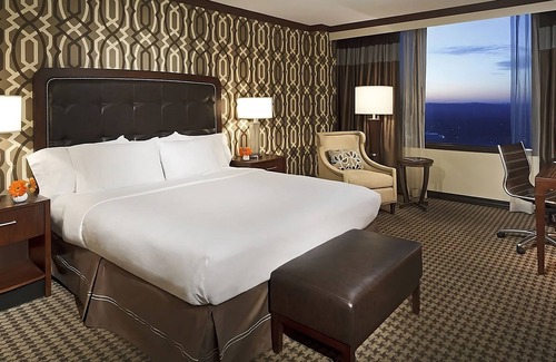 Alexandria West Hotel | Look No Further! 2 Comfortable Units, Indoor and Outdoor Pool, Parking Onsite!