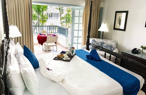 Hastings Hotel | Look No Further! 2 Spacious Units w/Balcony! Close to Bay Street Esplanade!