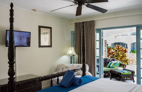 Hastings Hotel | Look No Further! 2 Spacious Units w/Balcony! Close to Bay Street Esplanade!