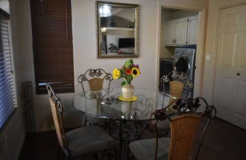 Prescott House | ~LOOK NO FURTHER~ 4,000sf Hillside with Views TV's & Pool table