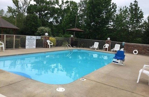 Cabot House | Look No Further! 4 Relaxing Units, Free Parking & Breakfast, Near Library Park