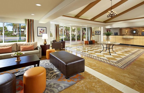 Anaheim Resort Hotel | Look No Further! Steps from Disneyland with Pool & Free WiFi!