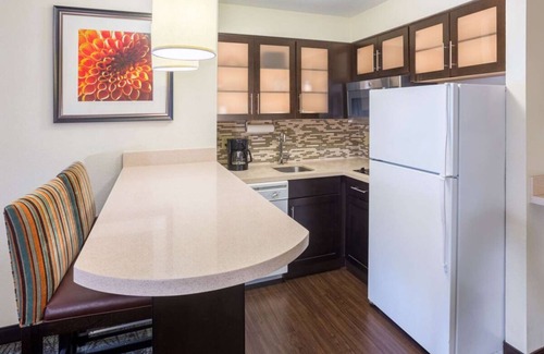 Dunwoody Apartment | Look No More! Contemporary 1BR Suite with Full Kitchen, Pets are Welcome!