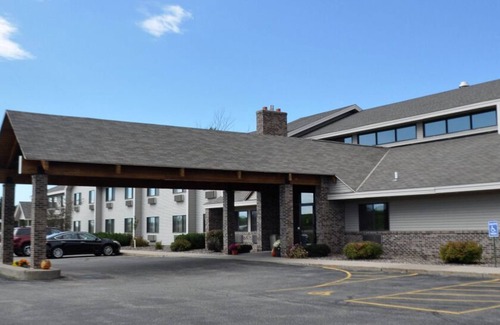 Thorp House | Look No More! Free Parking and Breakfast, Budget-friendly, Near Veterans Park!
