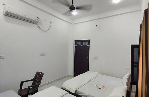 Ayodhya House | Looking for a place near Ram Mandir, only 400m away.