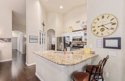 Oakwood House | Looking for Sun? Resort-style living in Sun Lakes!
