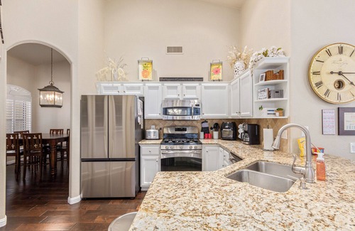 Oakwood House | Looking for Sun? Resort-style living in Sun Lakes!