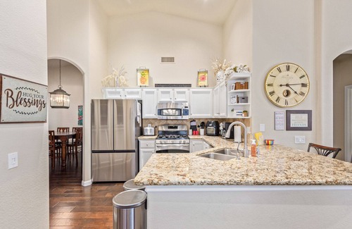 Oakwood House | Looking for Sun? Resort-style living in Sun Lakes!