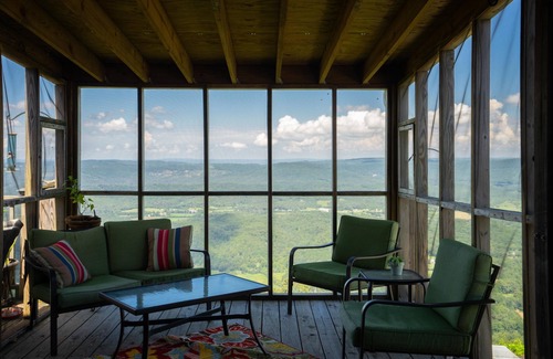 Lookout Mountain House | Lookout Mountain Brow Home. Large Sunset Deck, Covered Hot Tub, Screened Porch.
