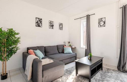 Terneuzen House | Loopafstand van Lokale Winkels en Zeedijk! - Prachtig Vakantiehuis!