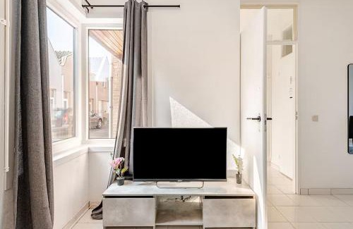 Terneuzen House | Loopafstand van Lokale Winkels en Zeedijk! - Prachtig Vakantiehuis!
