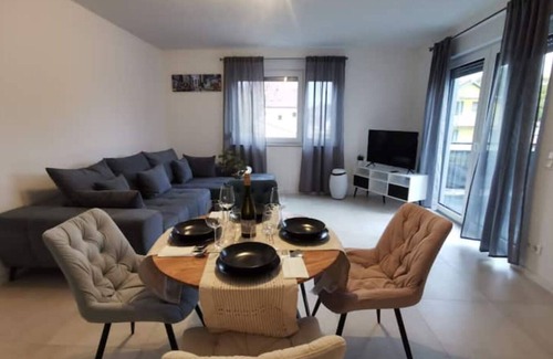 Kitzingen Apartment | Loot: Moderne Wohnung/Zentral