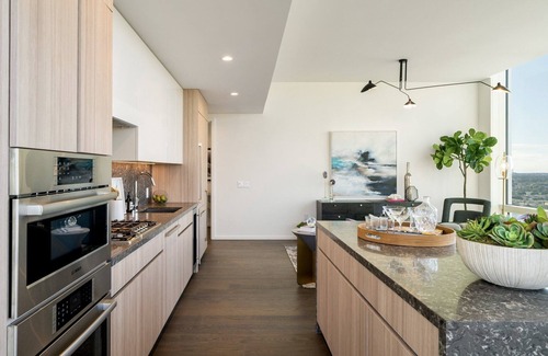 Commerce Condo | Los Angeles Down Town Lux Condo with Wrap Around Balcony and Spectacular Views