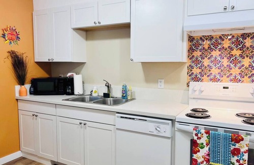 Southeast Salem Apartment | Los Dos- Talavera + Sandia