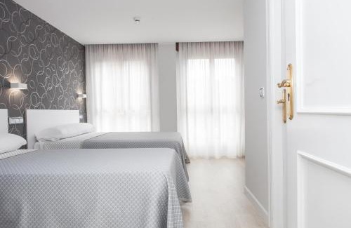 Saron House | Los Rosales