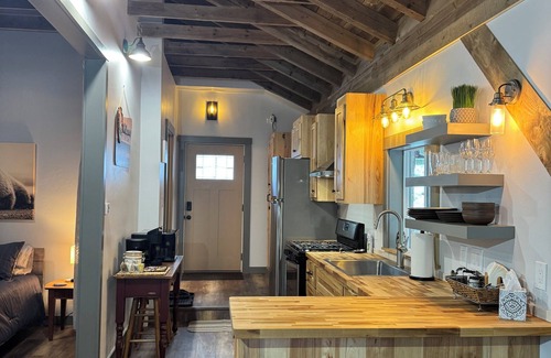 Athol Cabin | Lost in the Woods Cabin, Escape to Tranquility at ‘Lost in the Woods’ – Your Cozy North Idaho Hideaw