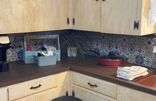 Nacogdoches House | Lottie Mae’s Place has a warm cozy homely vibe. 2 minutes from town