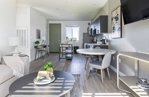 Maryvale Village Apartment | Lotus 1BD 1 - One Bedroom Apartment, Sleeps 2