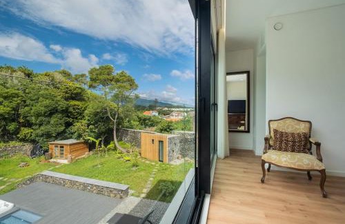 Livramento House | Lotus House - Heated Pool & Jacuzzi near the Beach