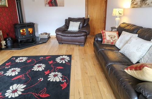 Magherafelt House | LOUGH NEAGH COTTAGE, pet friendly, with hot tub in Moneymore