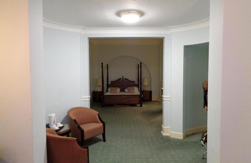 Loughton Hotel | Loughton Hotel