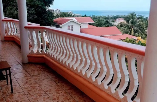 Picard Apartment | Louislyn Apartments#7 Beautiful and Peaceful