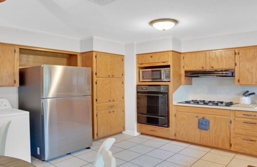 Bossier City House | Lounge on Logan | Sleeps 6 | Pet Friendly