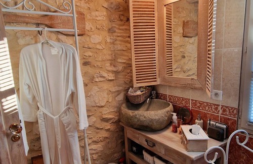 Vezenobres Bed & Breakfast | Love Room,discrétion , Luxe ,calme,volupté de L'orient,jacuzzi Dans le Jardin