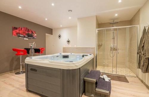 Bort-les-Orgues Bed & Breakfast | Love Room