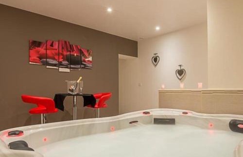 Bort-les-Orgues Bed & Breakfast | Love Room