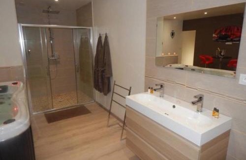 Bort-les-Orgues Bed & Breakfast | Love Room