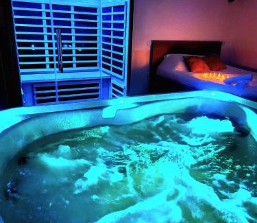 La Valentine Apartment | Love room Jacuzzi Sauna Privatif Marseille