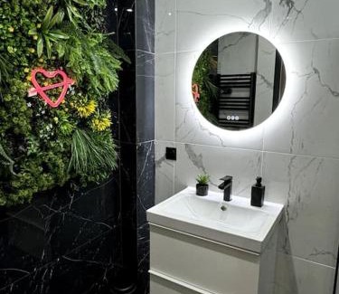 Saint-Ouen-l'Aumone Apartment | Love Room, Luna Spa