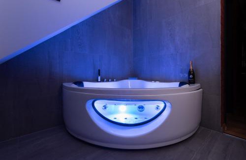 Gare Apartment | LOVE ROOM - Luxembourg