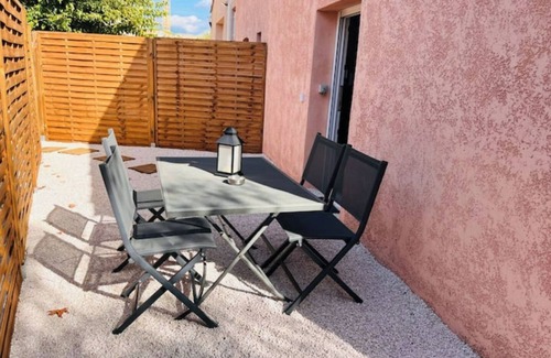 Puget-sur-Argens Apartment | Love Room Merveille Suites Avec Jacuzzi