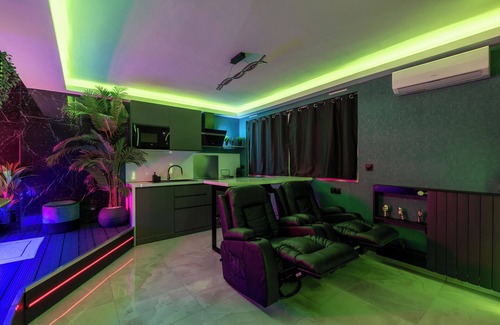 Le Busca Apartment | Love room Toulouse (luxury suite, private spa, massage seats.)