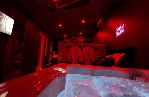 Caderousse Apartment | Love room villa rhôna avec jacuzzi