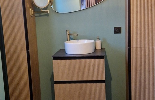 Le Coudray Bed & Breakfast | Love room 🥰 with steam room, sauna, whirlpool bath, sensory shower in your room