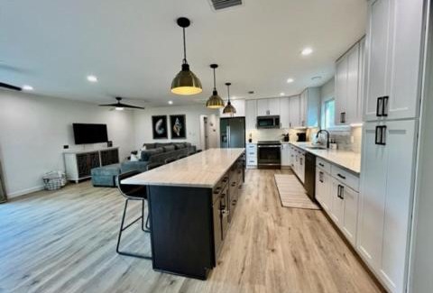 Foley House | Love Shack in Foley/Hot Tub/Modern Cozy