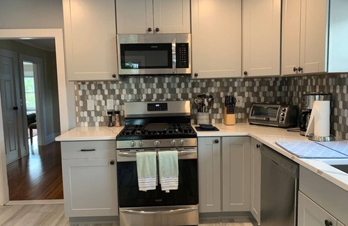Montclair Apartment | Lovely 1 BD downtown 2F apt in quite neighborhood