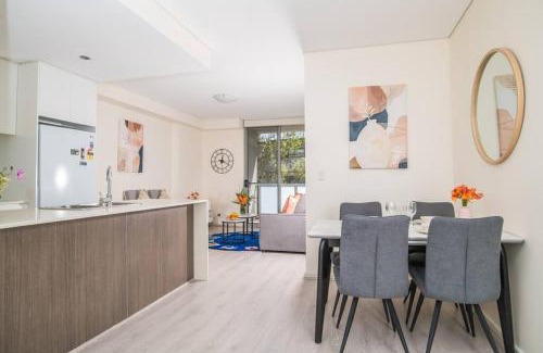 Turramurra Apartment | Lovely 1 bed apartment at Turrumurra with parking