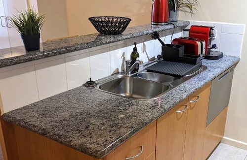 Perth Central Business District Apartment | Lovely 1 bed city pad with pool, free parking, gym